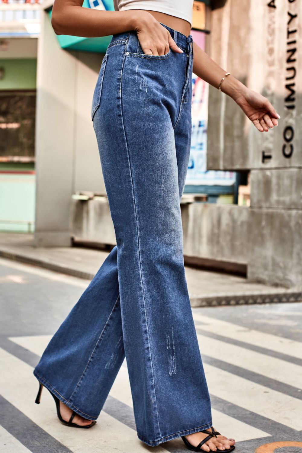Buttoned Loose Fit Jeans with Pockets - ONLINE EXCLUSIVE